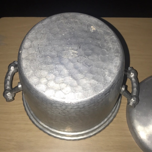 Hand Forged Everlast Metal pot with lid - Picture 10 of 14